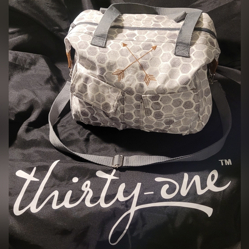31 Casual Cargo Tote Stepping stones